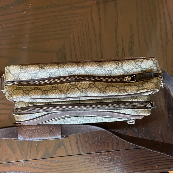 Vintage Gucci Crossbody - Picture 4 of 4